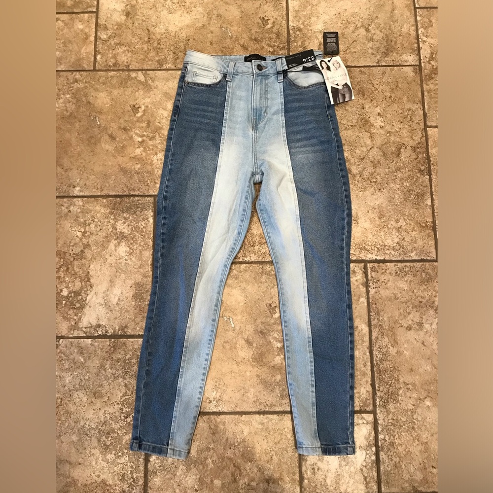 NWT!! Kendall + Kylie “The Ultra Babe” Skinny Jeans